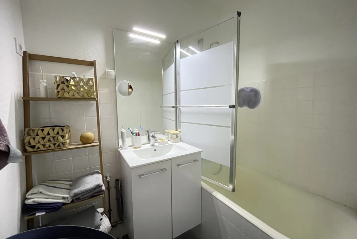 Appartement 54,83 m² proche gare sud au Mans avec cave et parking 