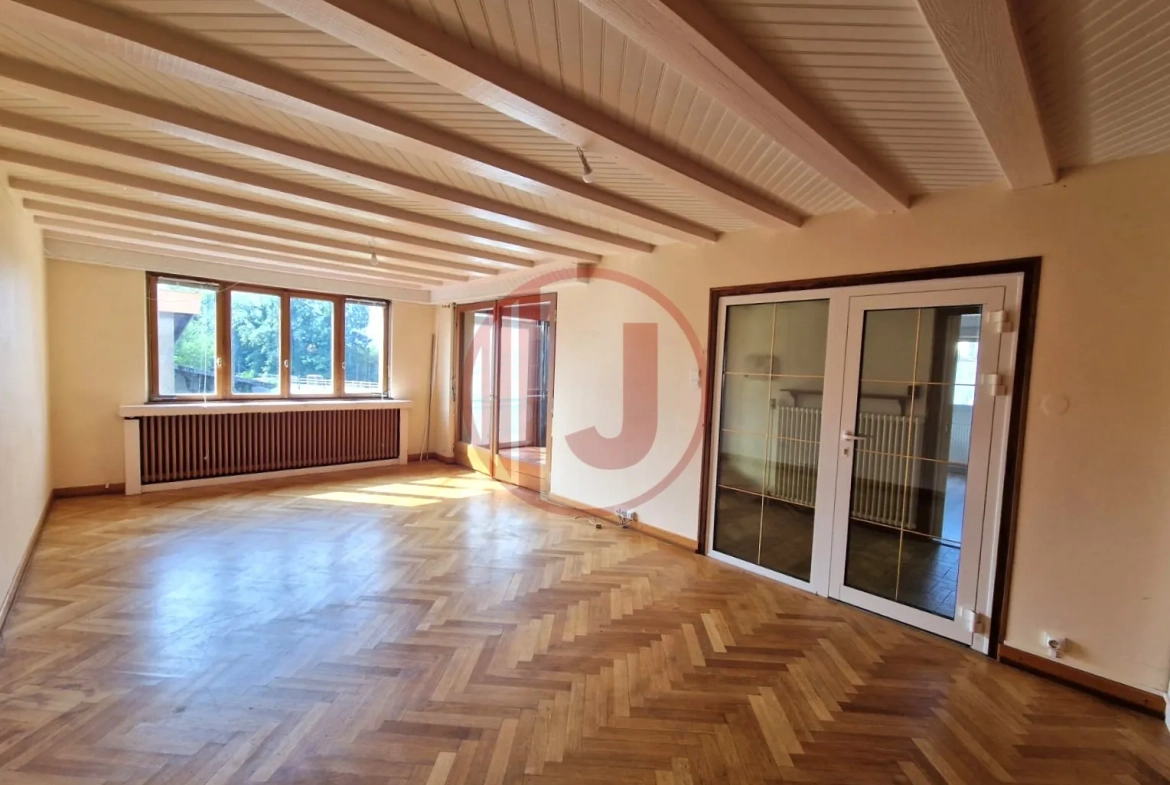 Maison spacieuse de 150 m² à Giromagny avec terrasse et potentiel locatif 
