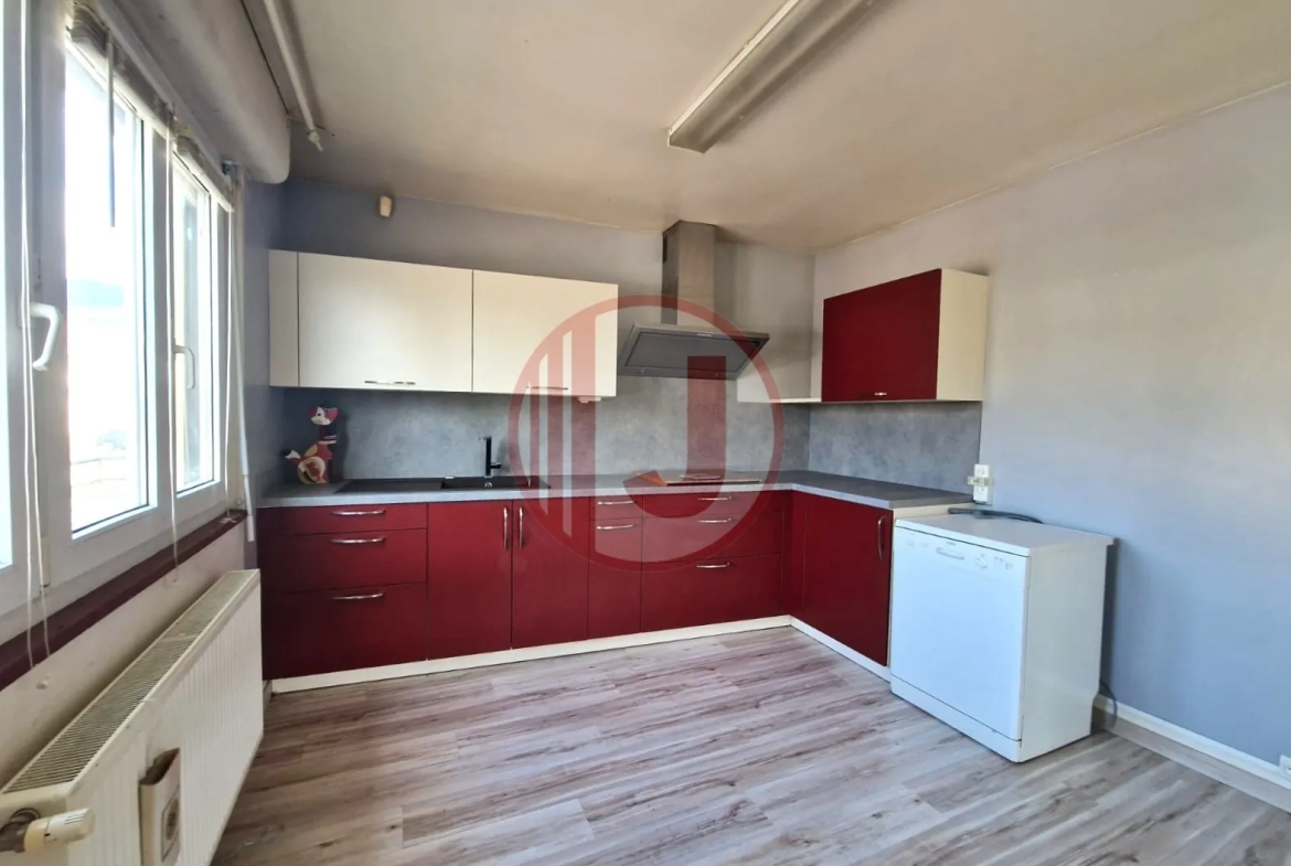 Maison spacieuse de 150 m² à Giromagny avec terrasse et potentiel locatif 