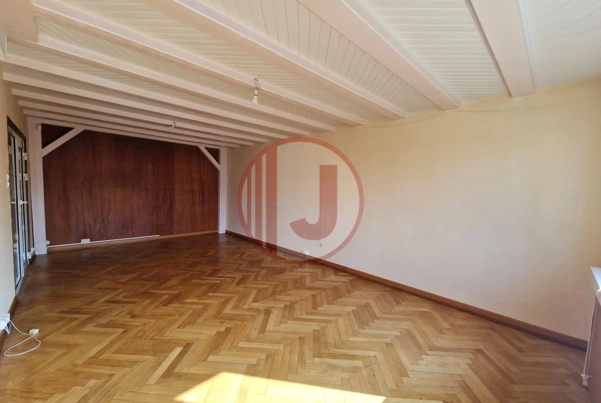 Maison spacieuse de 150 m² à Giromagny avec terrasse et potentiel locatif 