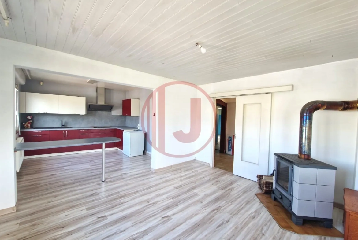 Maison spacieuse de 150 m² à Giromagny avec terrasse et potentiel locatif 
