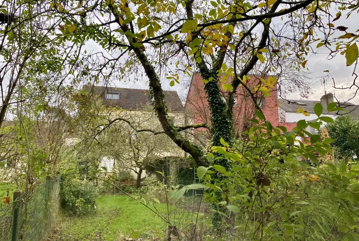 Maison de ville avec grand terrain et vue sur la Sarthe au Mans 