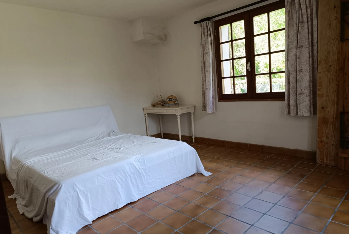 Belle maison de campagne à Thaims avec jardin, garage et 2 chambres 