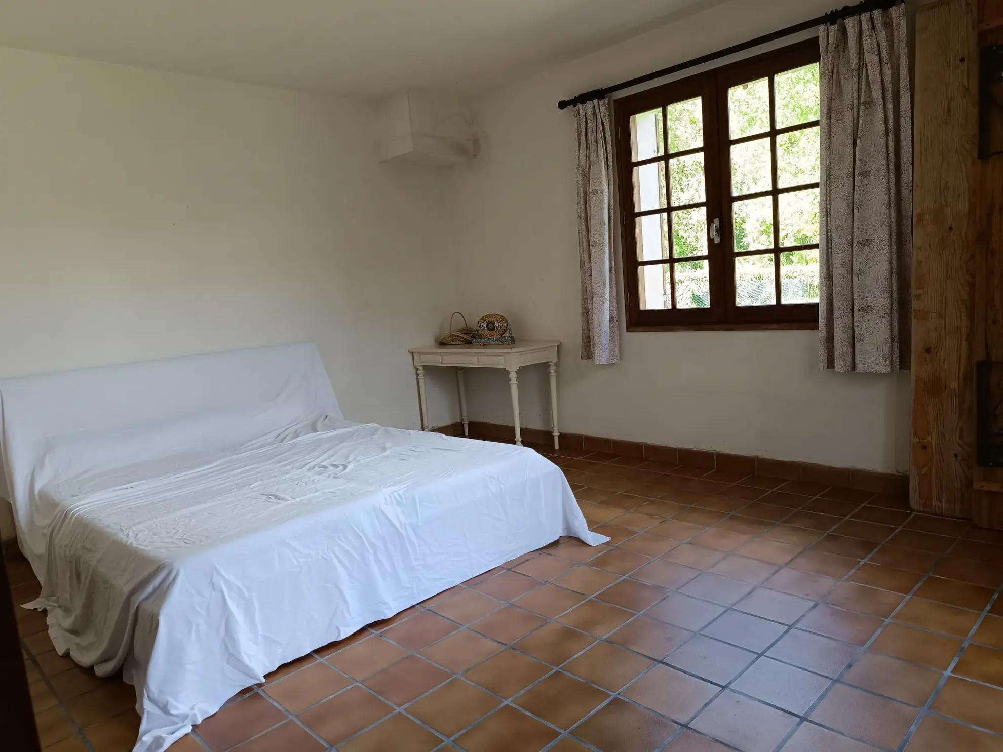 Belle maison de campagne à Thaims avec jardin, garage et 2 chambres 
