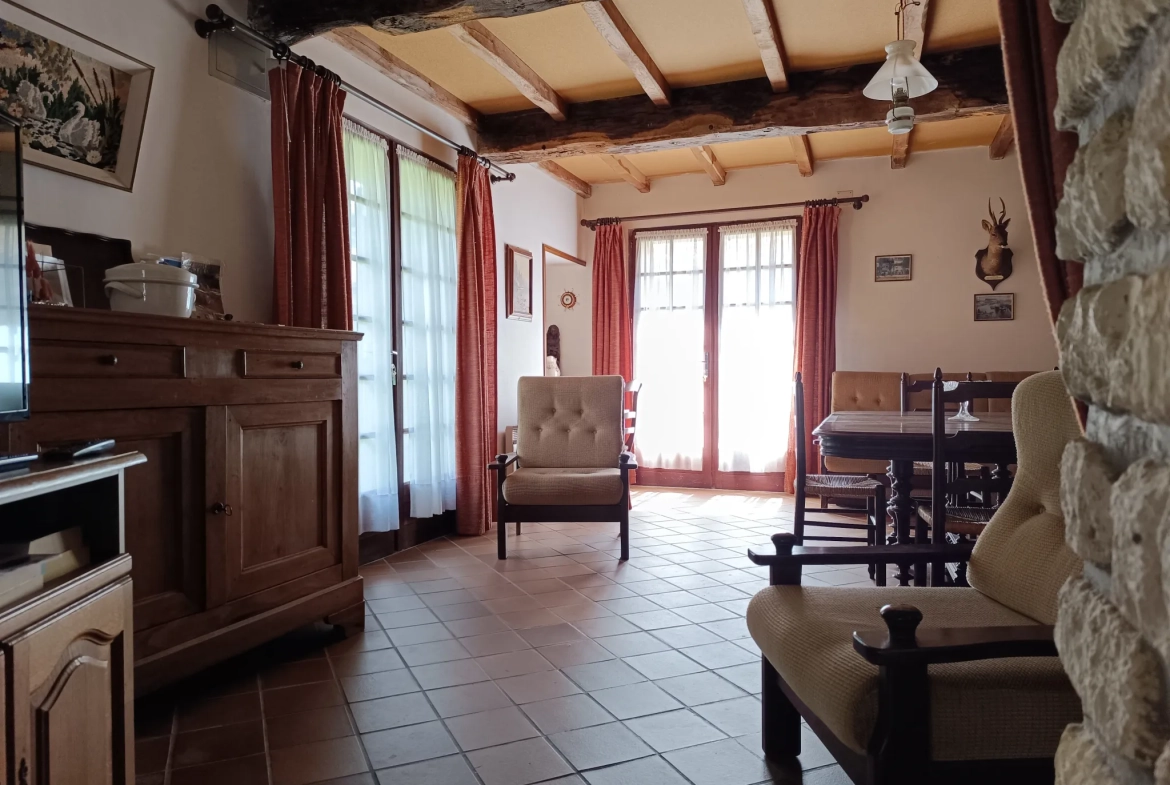 Belle maison de campagne à Thaims avec jardin, garage et 2 chambres 