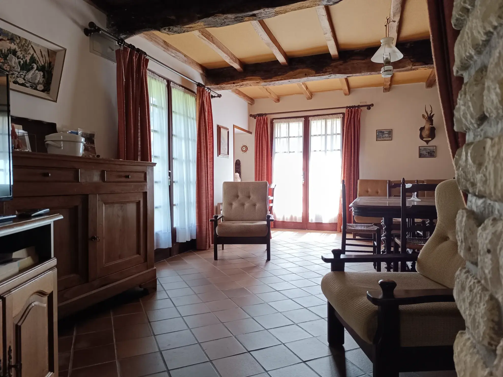 Belle maison de campagne à Thaims avec jardin, garage et 2 chambres 