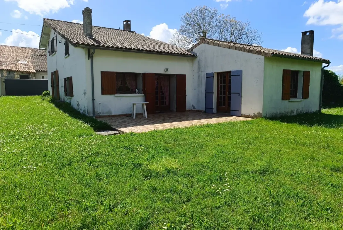 Belle maison de campagne à Thaims avec jardin, garage et 2 chambres 