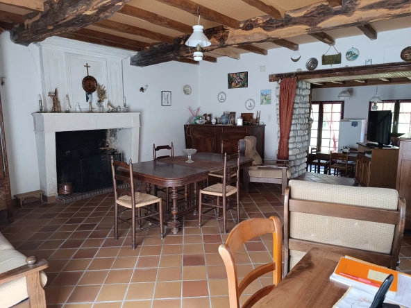 Belle maison de campagne à Thaims avec jardin, garage et 2 chambres