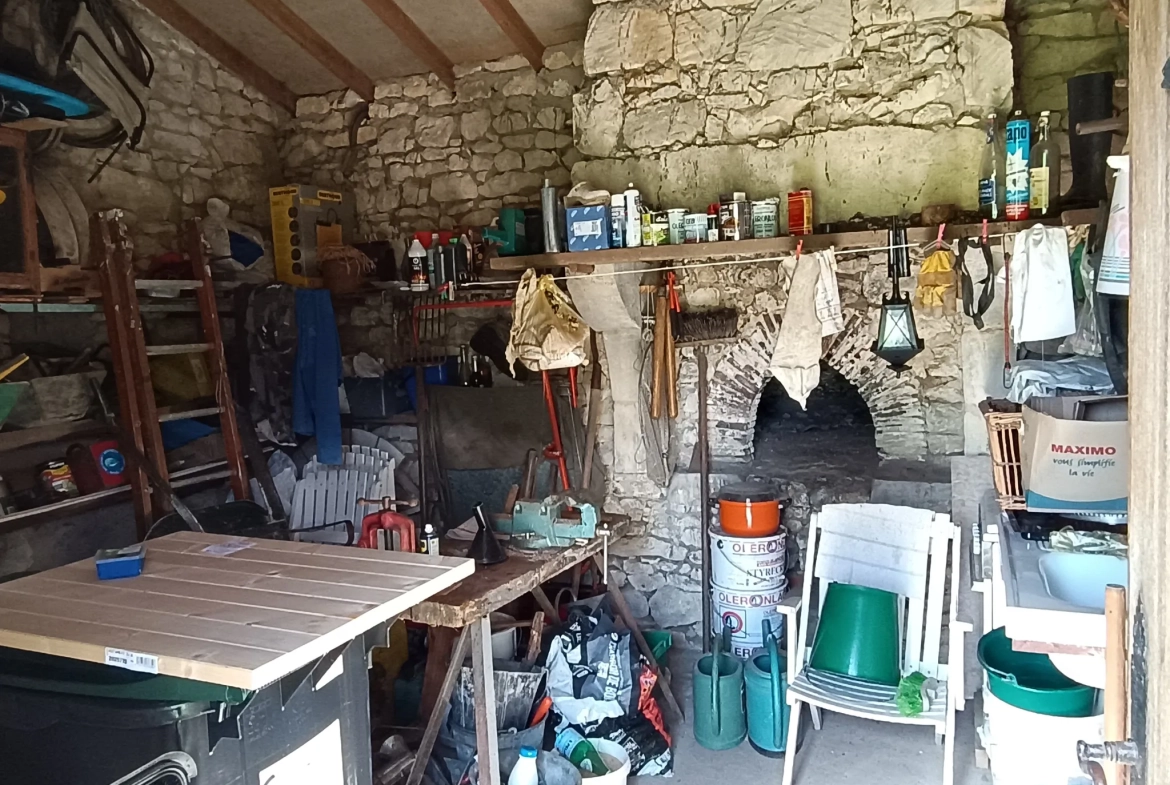 Belle maison de campagne à Thaims avec jardin, garage et 2 chambres 