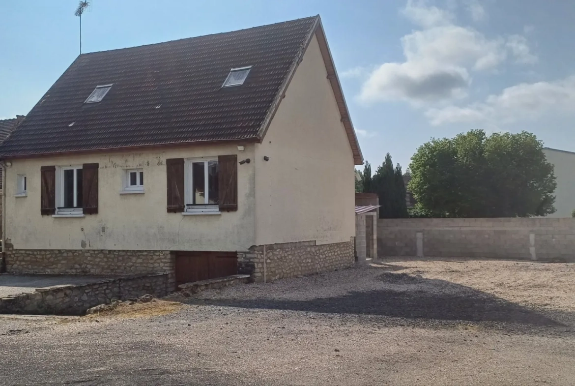 Maison à vendre à Gasny (27) avec grand terrain et potentiel d'agrandissement 