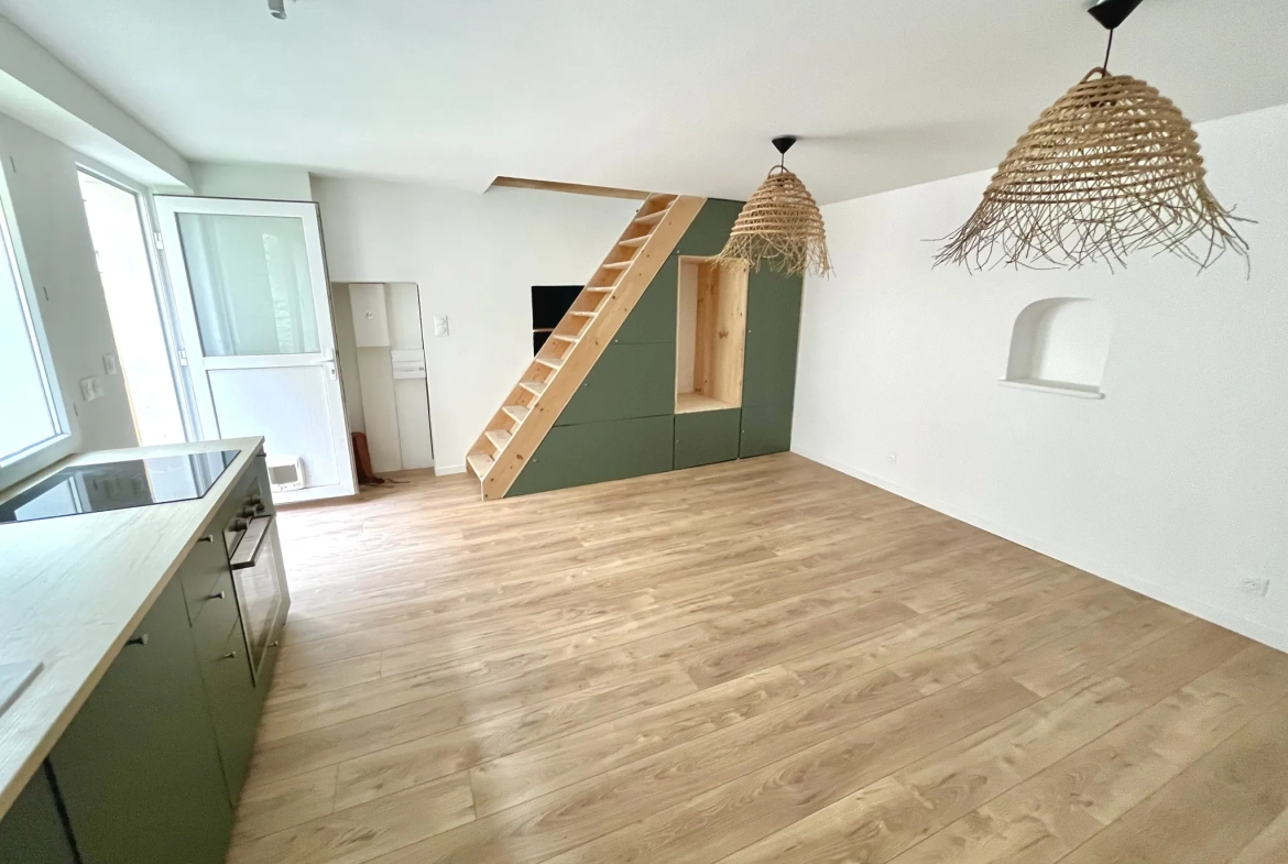 Appartement T3 duplex rénové avec cour à Nîmes, idéal primo-accédants ou investisseur 