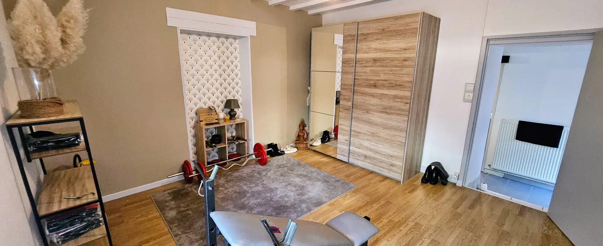 Appartement lumineux de 130 m2 à Saint-Vit avec terrasses et parking privé 
