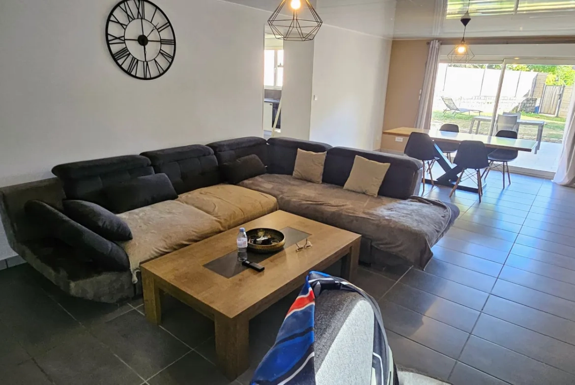 Appartement lumineux de 130 m2 à Saint-Vit avec terrasses et parking privé 
