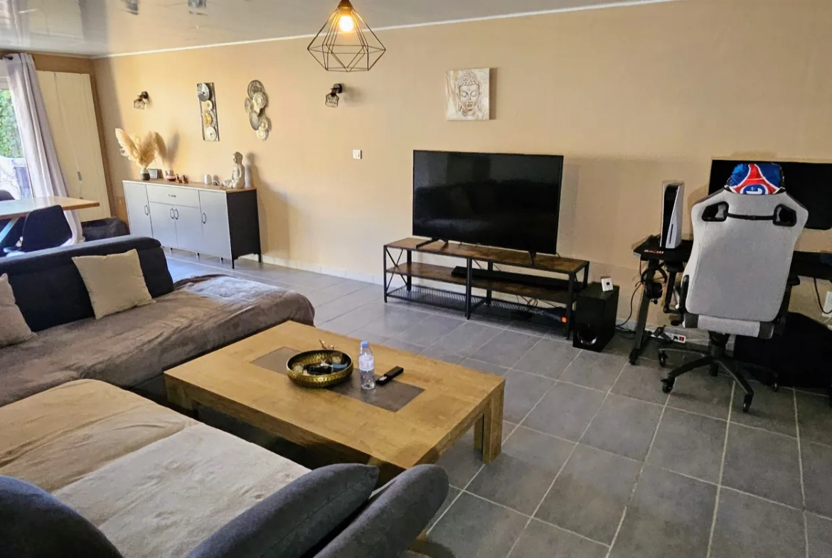 Appartement lumineux de 130 m2 à Saint-Vit avec terrasses et parking privé 