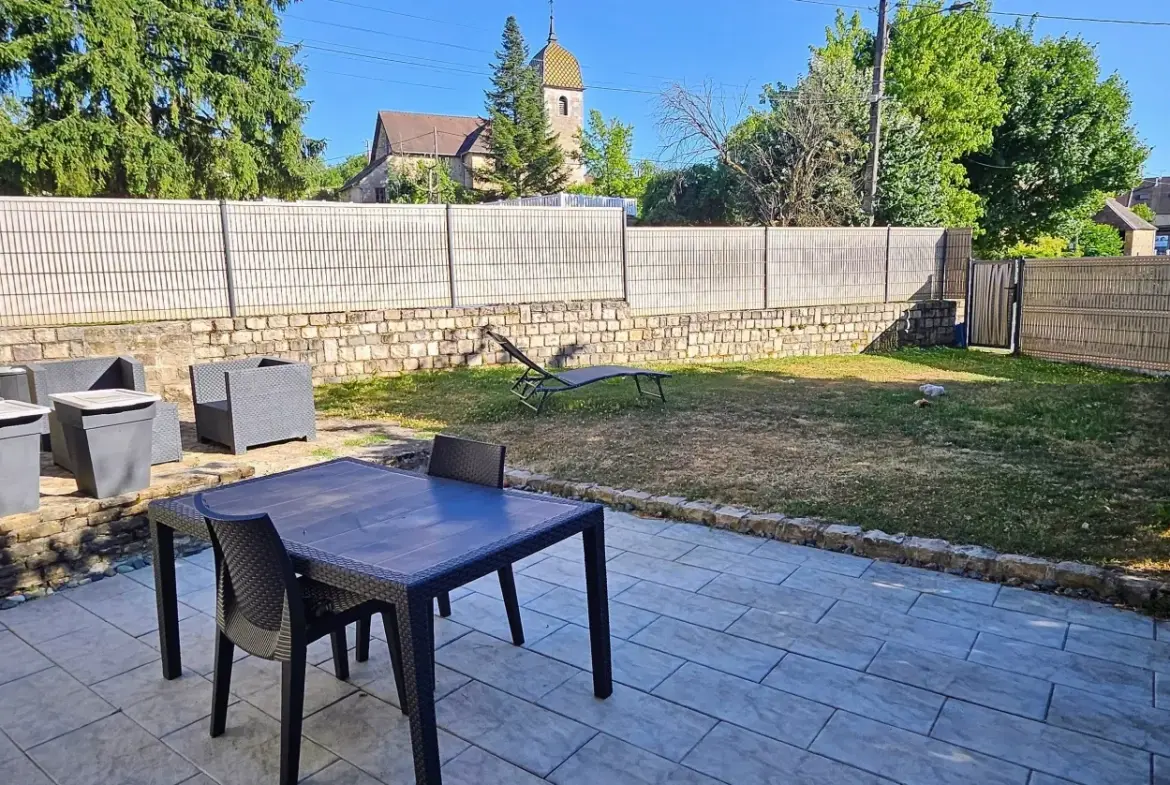 Appartement lumineux de 130 m2 à Saint-Vit avec terrasses et parking privé 