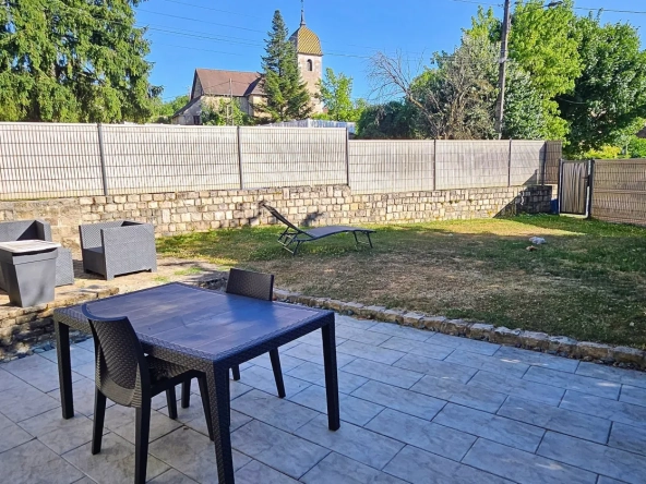 Appartement lumineux de 130 m2 à Saint-Vit avec terrasses et parking privé