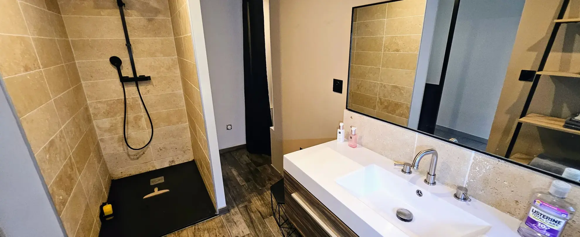 Appartement lumineux de 130 m2 à Saint-Vit avec terrasses et parking privé 
