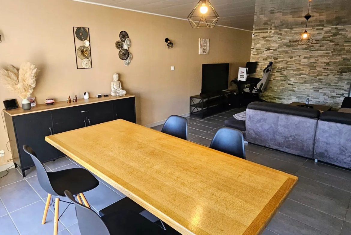 Appartement lumineux de 130 m2 à Saint-Vit avec terrasses et parking privé 