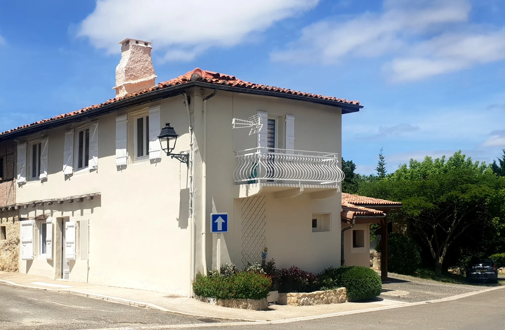 Maison rénovée de 80 m² à Castelnau d'Arbieu - Vente interactive