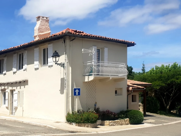 Maison rénovée de 80 m² à Castelnau d'Arbieu - Vente interactive