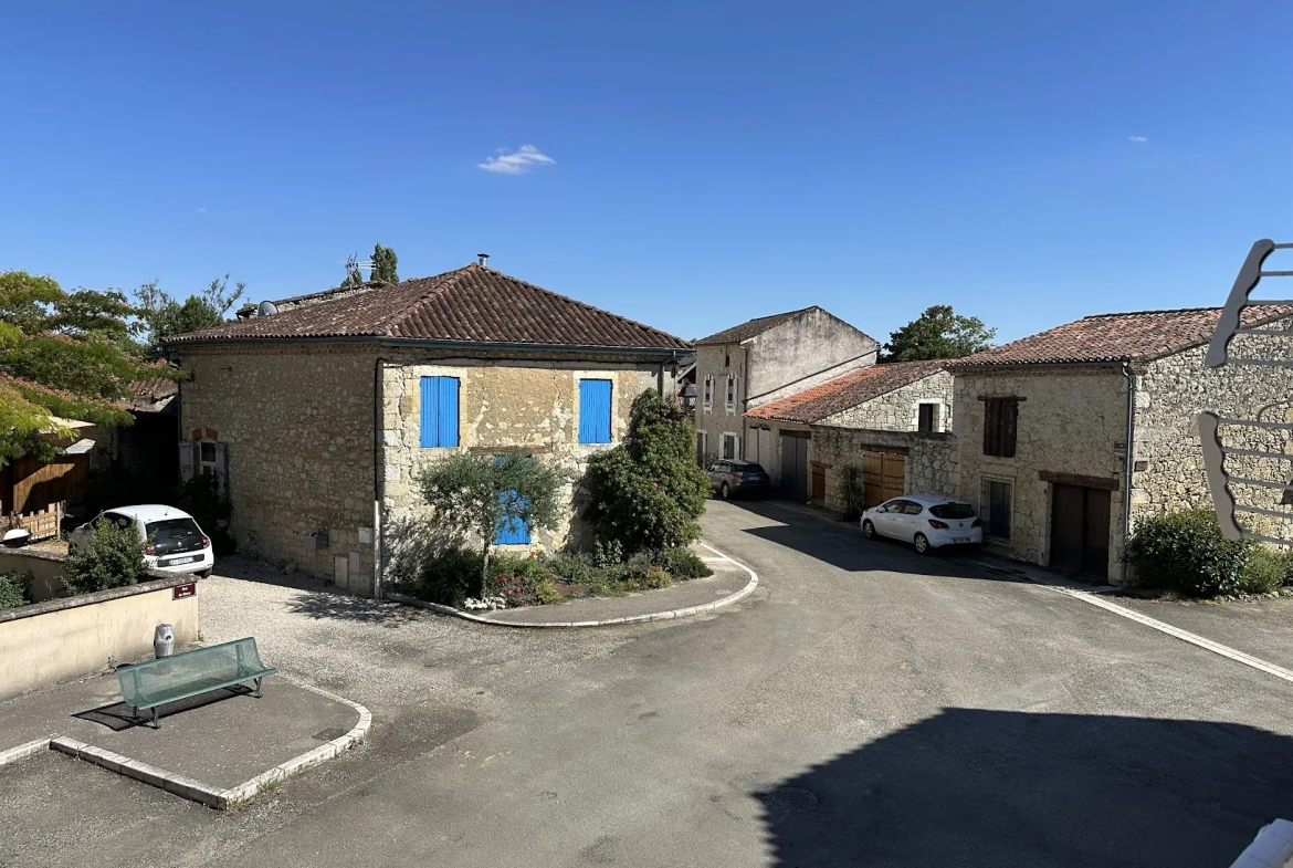 Maison rénovée de 80 m² à Castelnau d'Arbieu - Vente interactive 