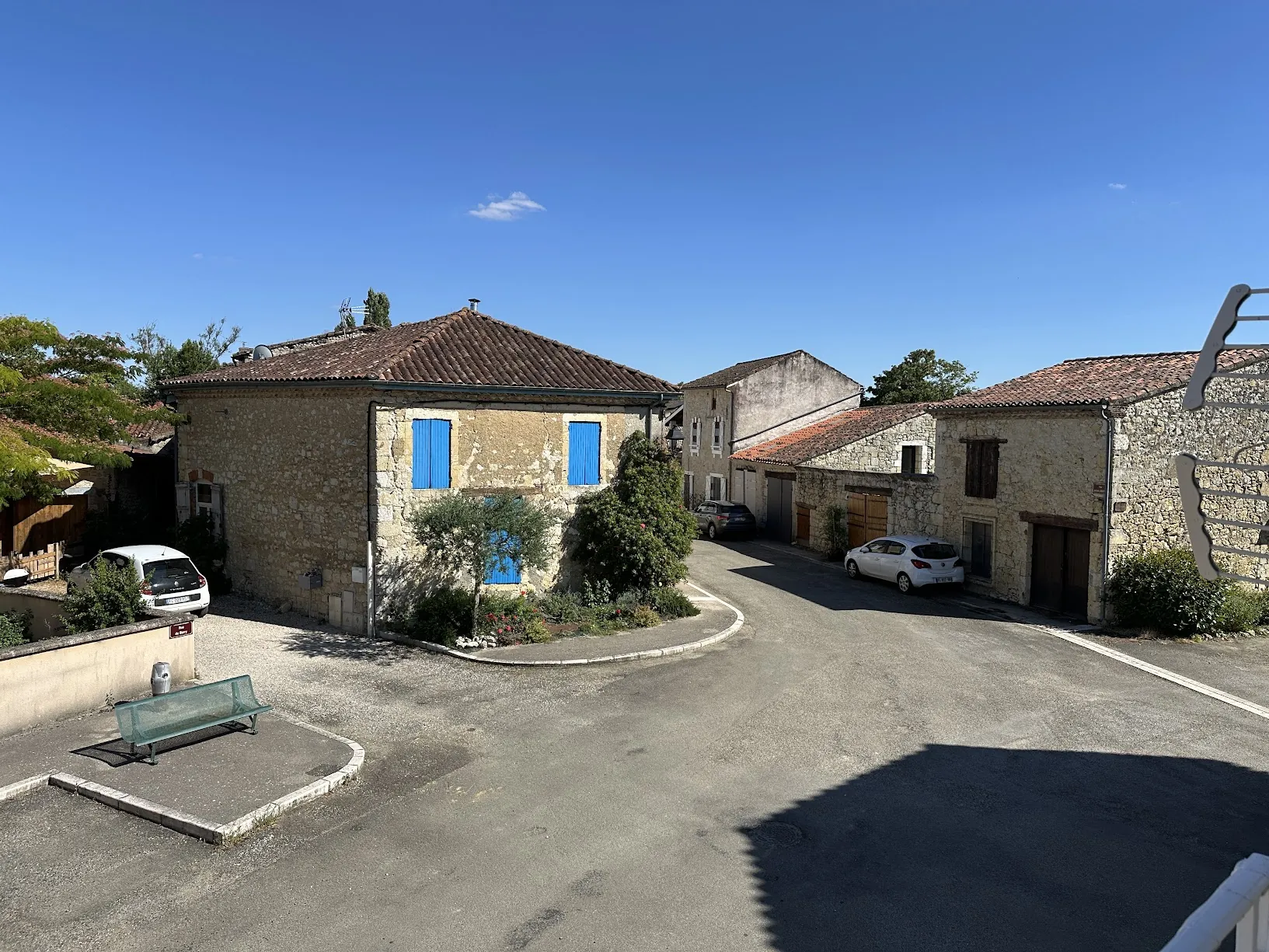 Maison rénovée de 80 m² à Castelnau d'Arbieu - Vente interactive 