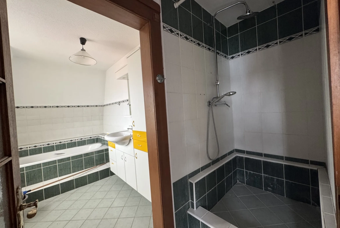 Appartement duplex à rénover à St Louis, 76 m², idéal projet personnalisé 