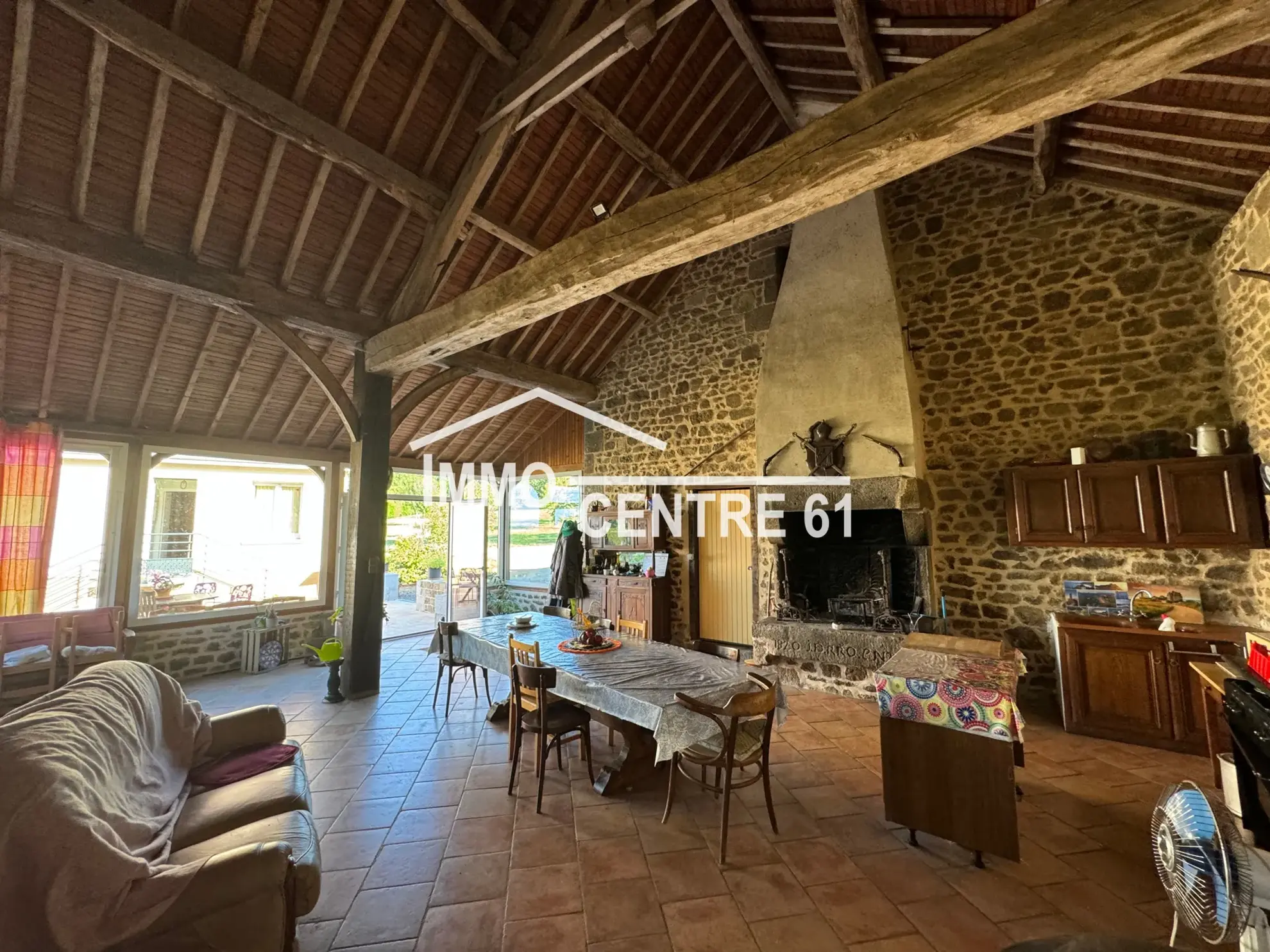 Maison avec dépendances, terrain arboré à La Ferté Macé - 110 m² 