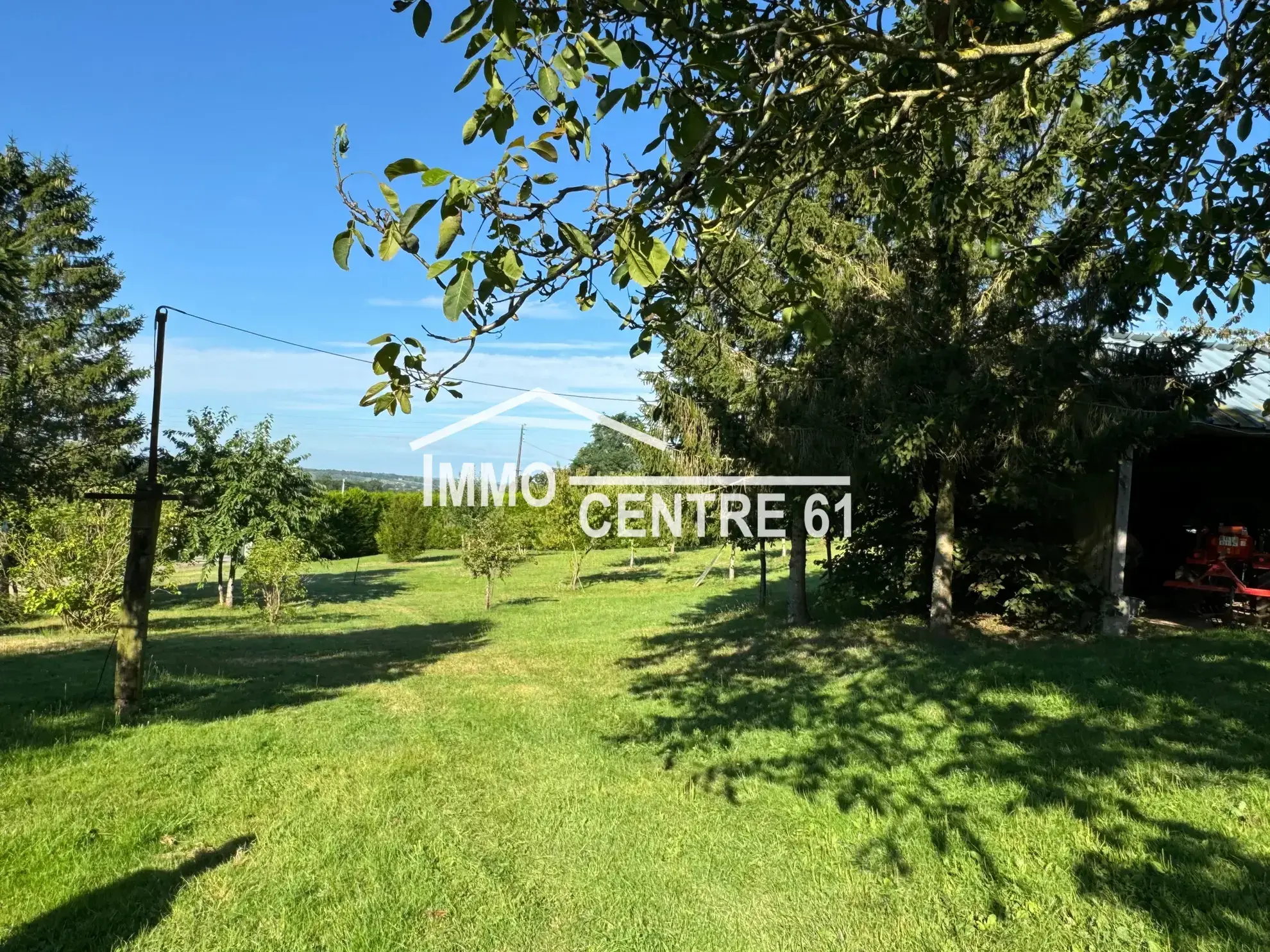 Maison avec dépendances, terrain arboré à La Ferté Macé - 110 m² 