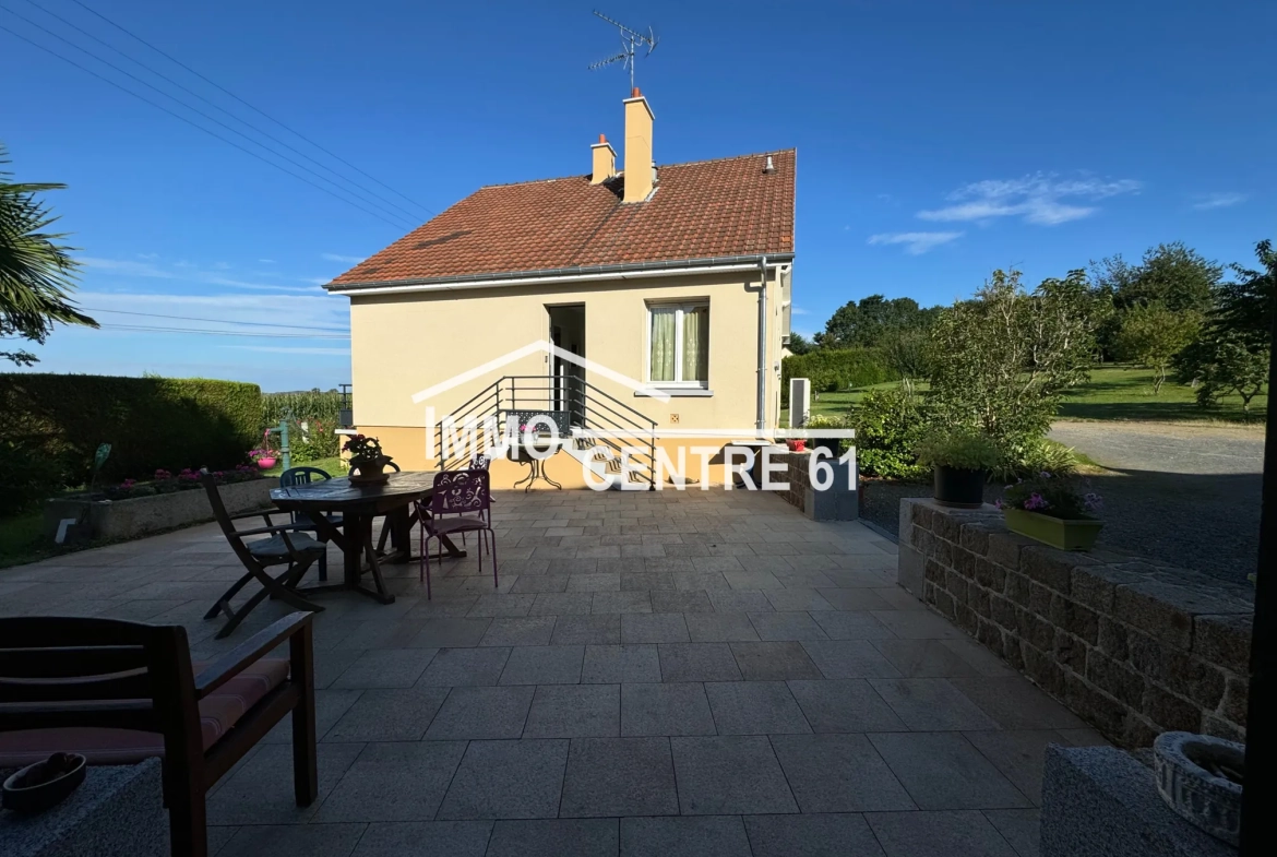 Maison avec dépendances, terrain arboré à La Ferté Macé - 110 m² 