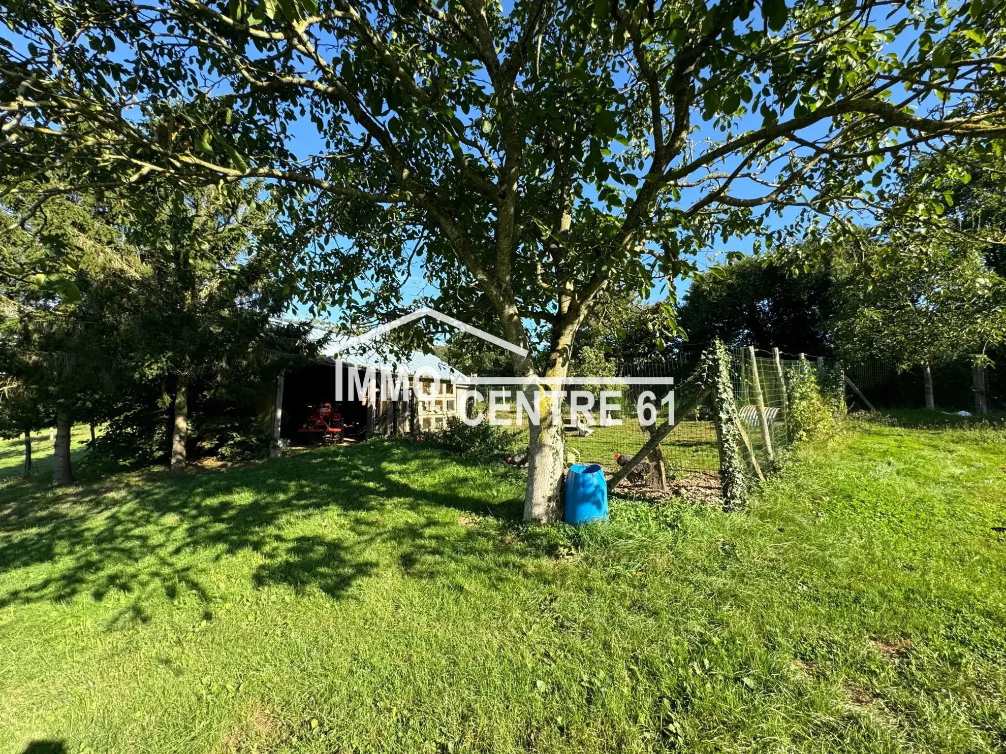 Maison avec dépendances, terrain arboré à La Ferté Macé - 110 m² 