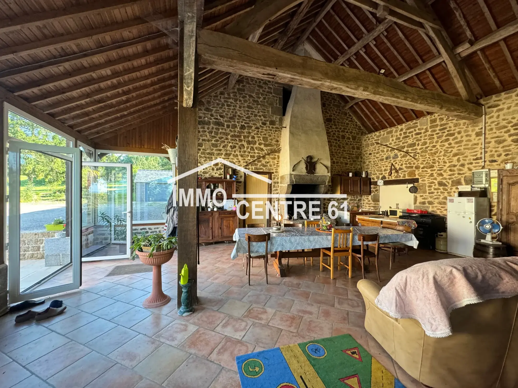 Maison avec dépendances, terrain arboré à La Ferté Macé - 110 m² 