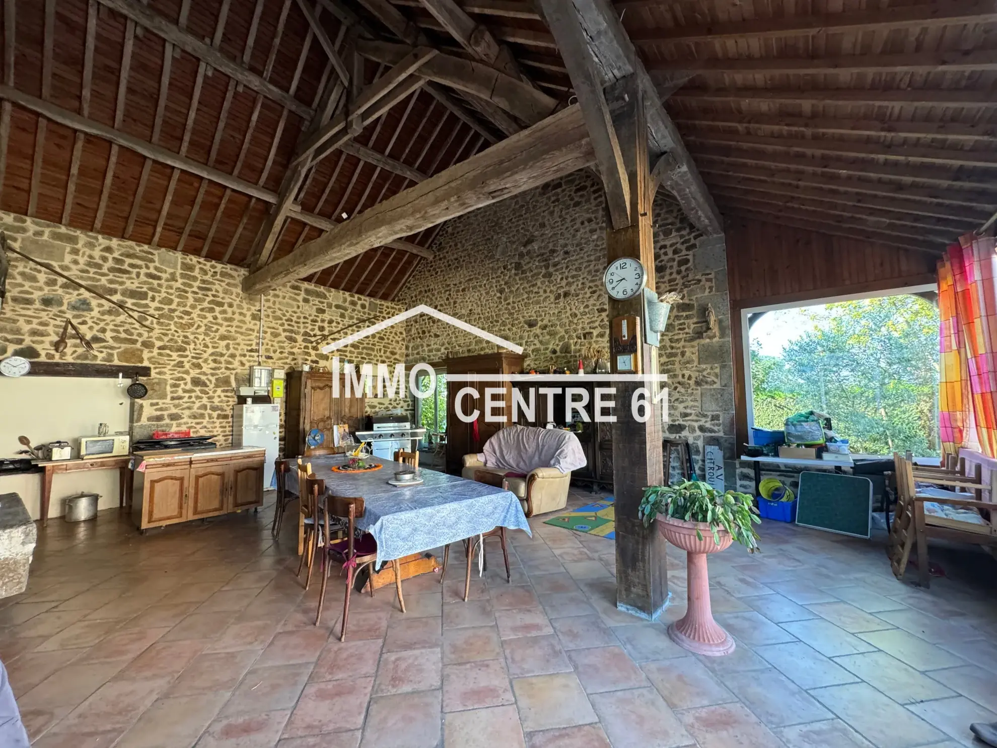 Maison avec dépendances, terrain arboré à La Ferté Macé - 110 m² 