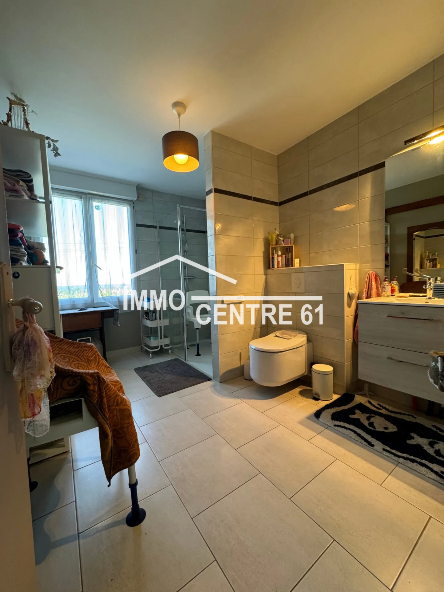 Maison avec dépendances, terrain arboré à La Ferté Macé - 110 m² 