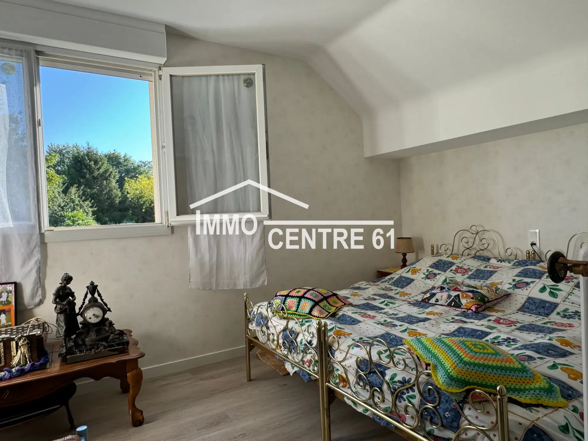 Maison avec dépendances, terrain arboré à La Ferté Macé - 110 m² 