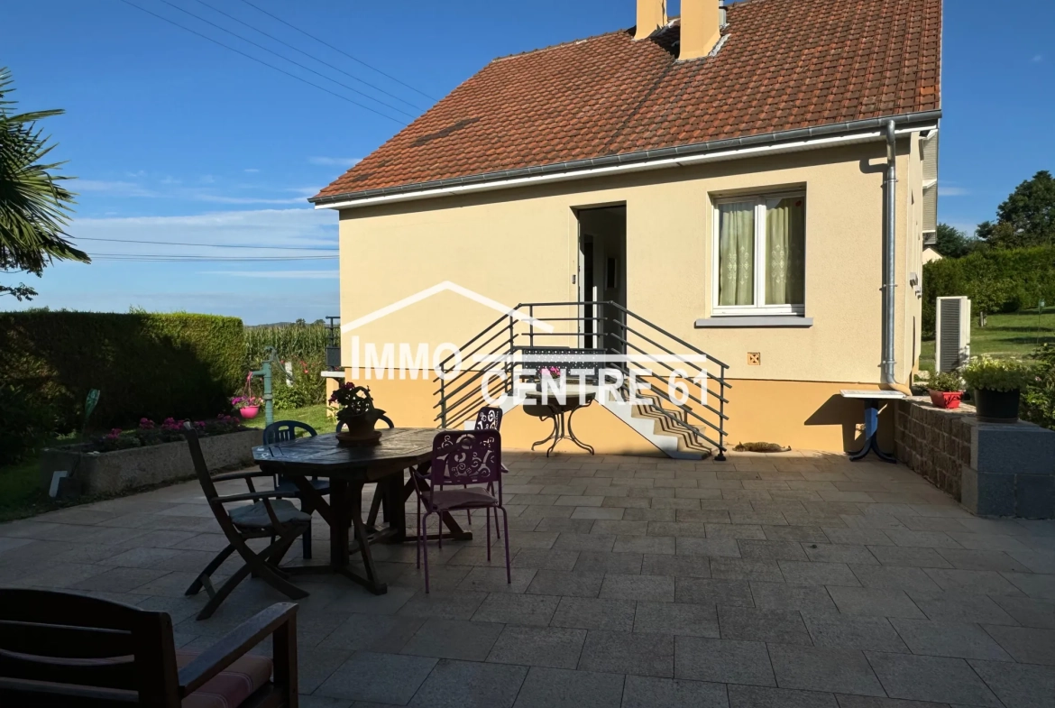Maison avec dépendances, terrain arboré à La Ferté Macé - 110 m² 