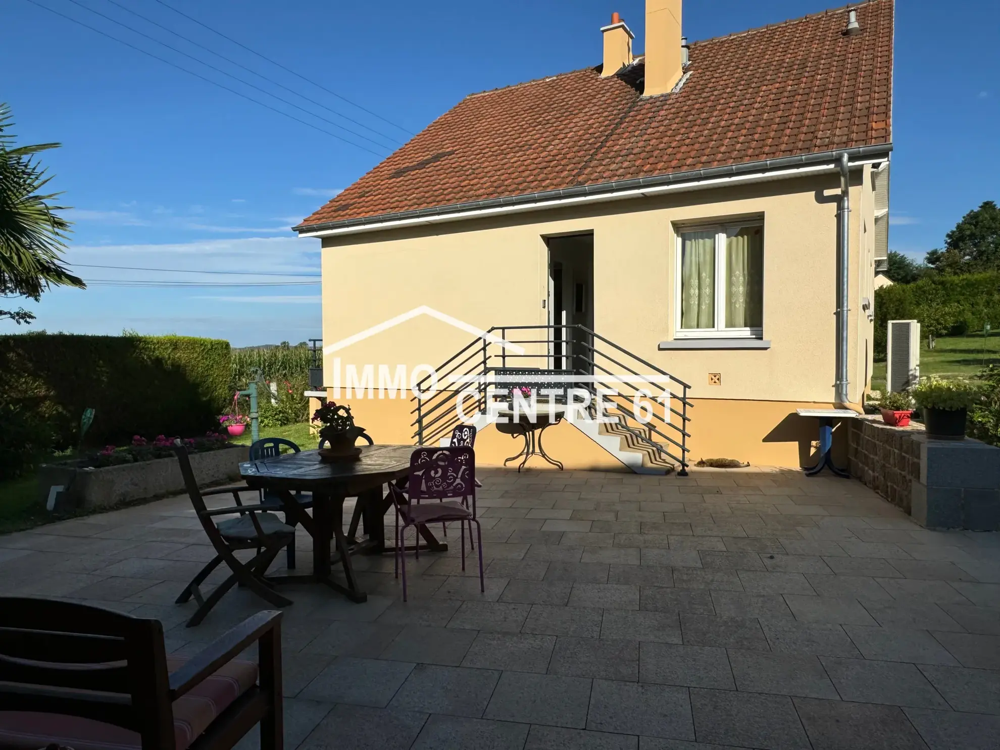 Maison avec dépendances, terrain arboré à La Ferté Macé - 110 m² 