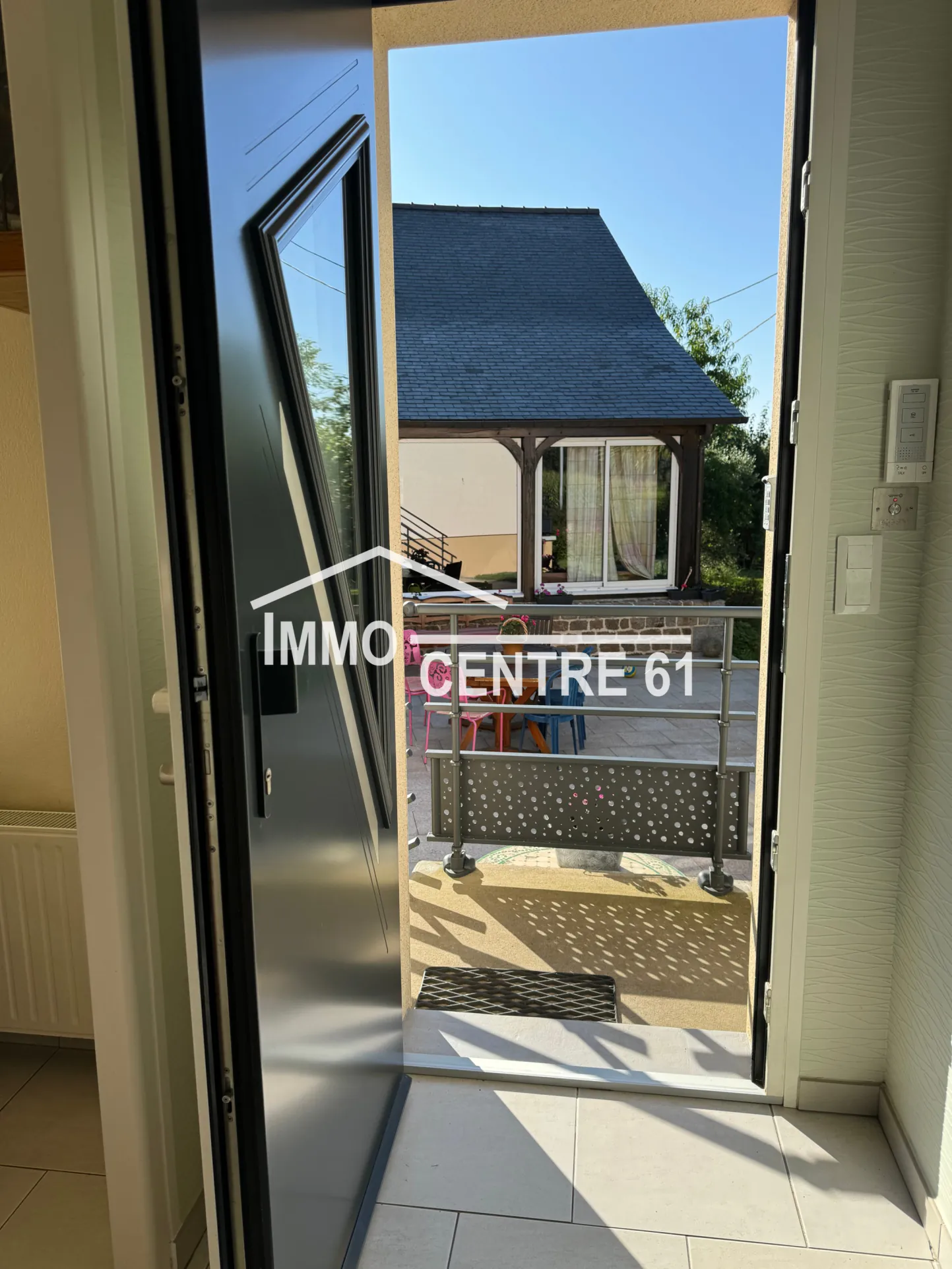 Maison avec dépendances, terrain arboré à La Ferté Macé - 110 m² 