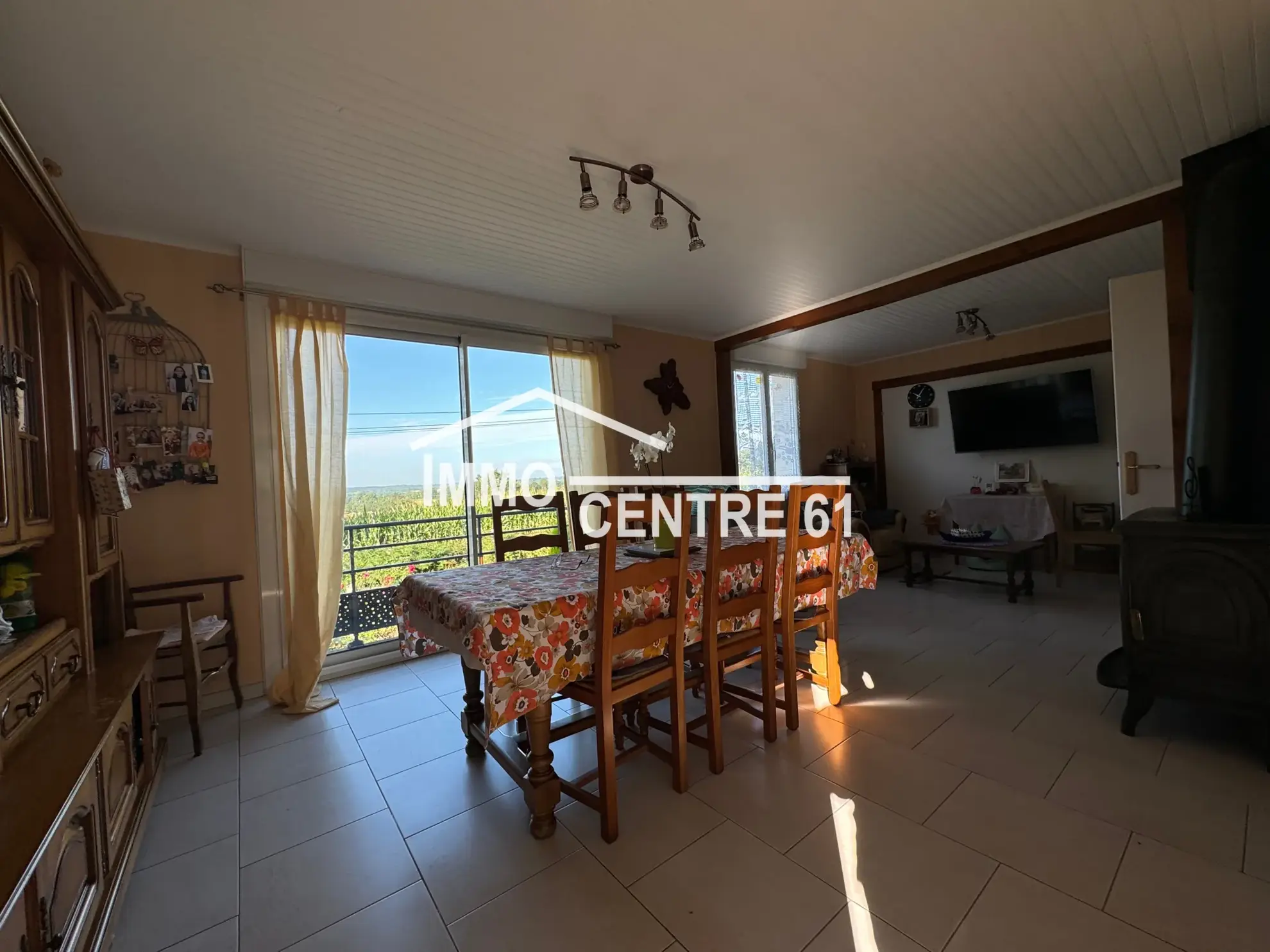 Maison avec dépendances, terrain arboré à La Ferté Macé - 110 m² 