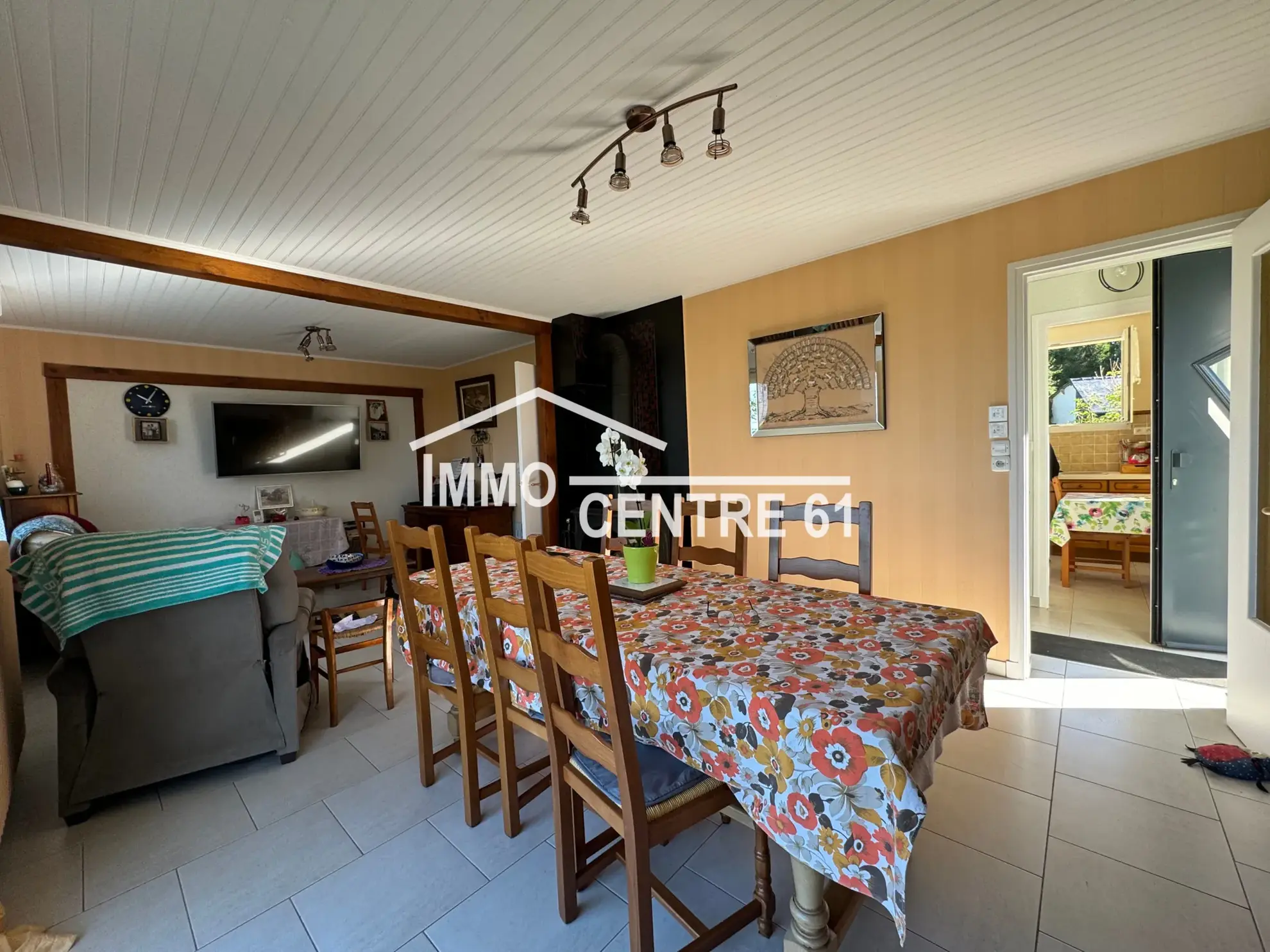 Maison avec dépendances, terrain arboré à La Ferté Macé - 110 m² 