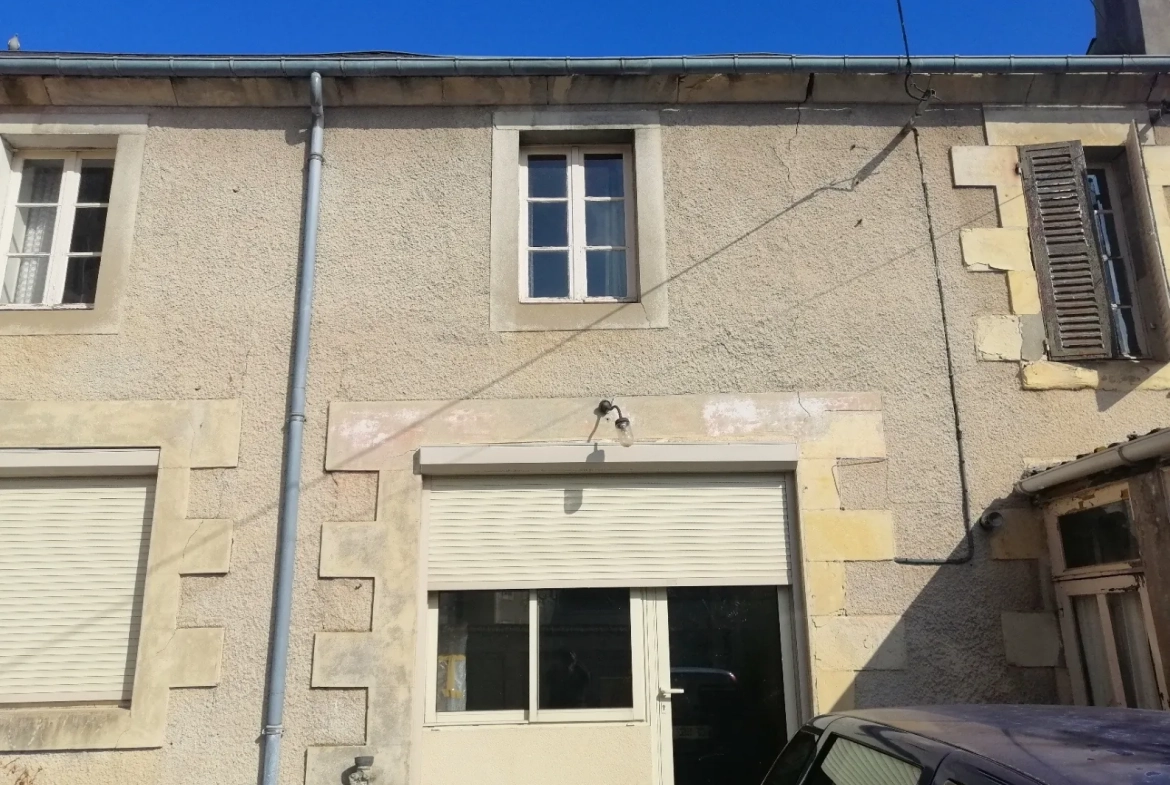 Charmante maison de ville à Nevers avec jardin, garage et travaux à prévoir 