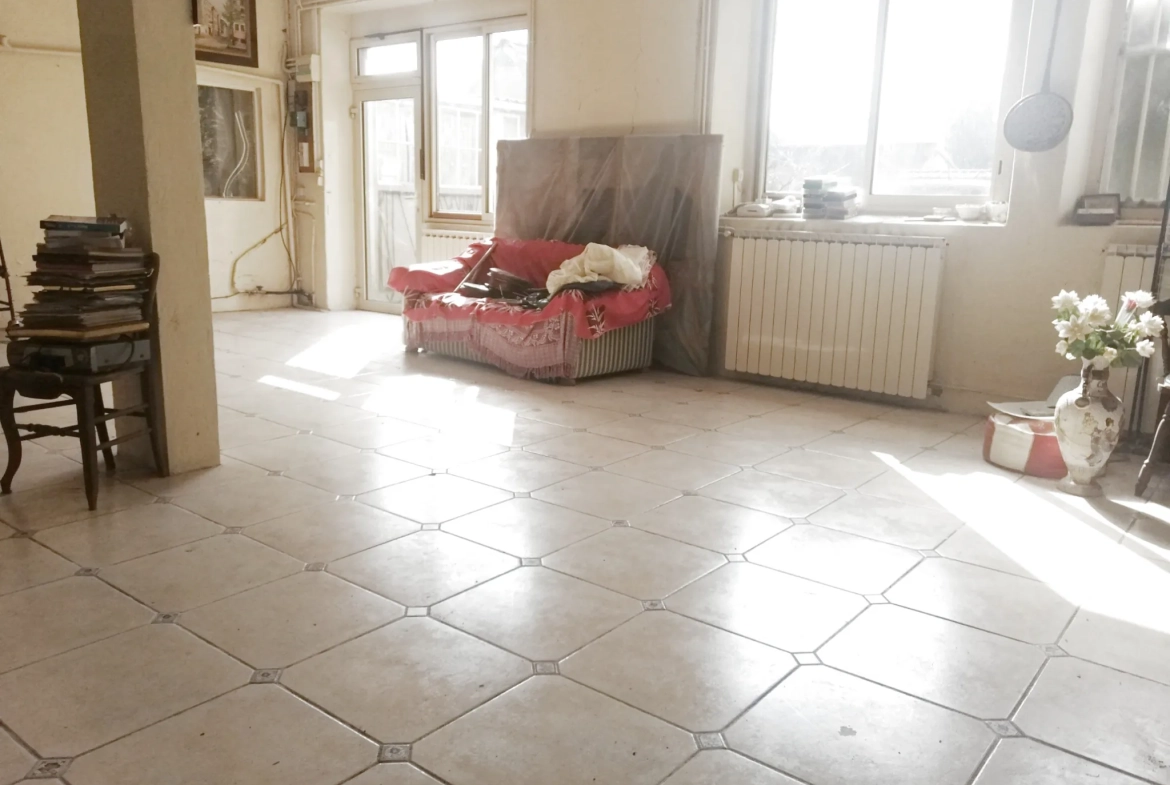 Charmante maison de ville à Nevers avec jardin, garage et travaux à prévoir 
