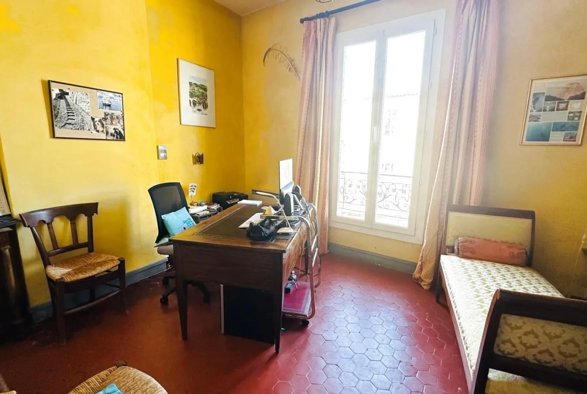 Appartement T5 de 103 m² à Avignon dans le Quartier des Teinturiers 
