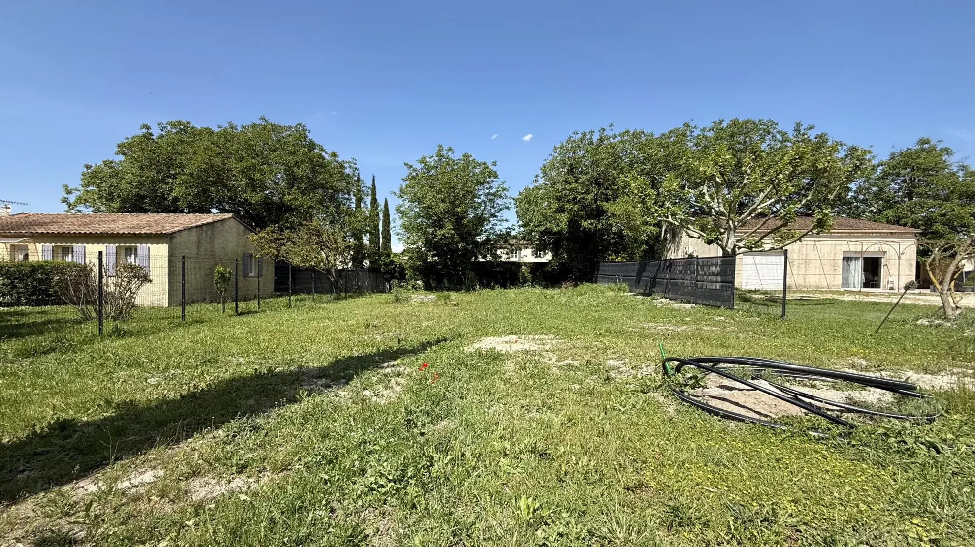 Terrain constructible de 622 m² à Velleron, prêt à construire 