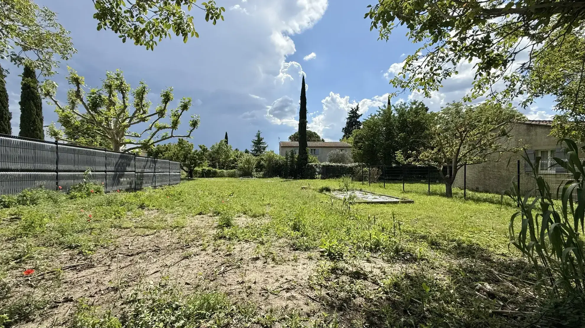 Terrain constructible de 622 m² à Velleron, prêt à construire 