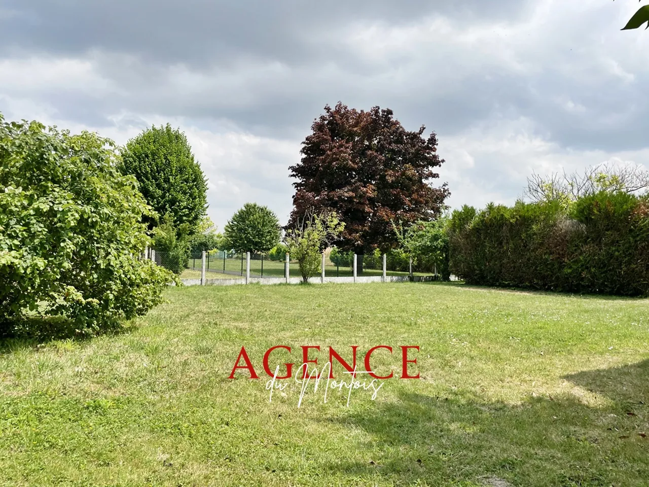 Maison à Bray-sur-Seine avec jardin clos, 2 chambres, à rénover, proche commodités 