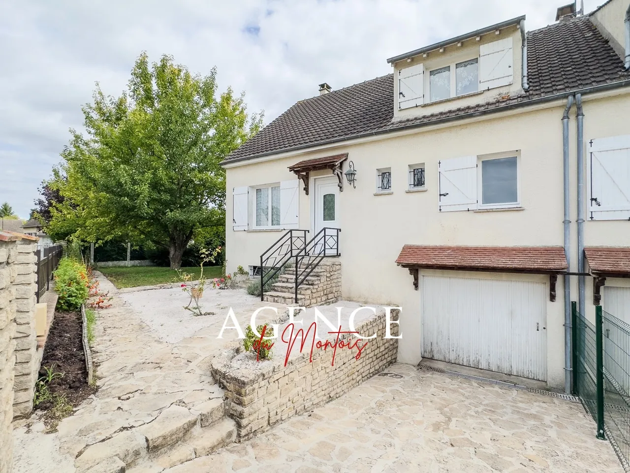 Maison à Bray-sur-Seine avec jardin clos, 2 chambres, à rénover, proche commodités 