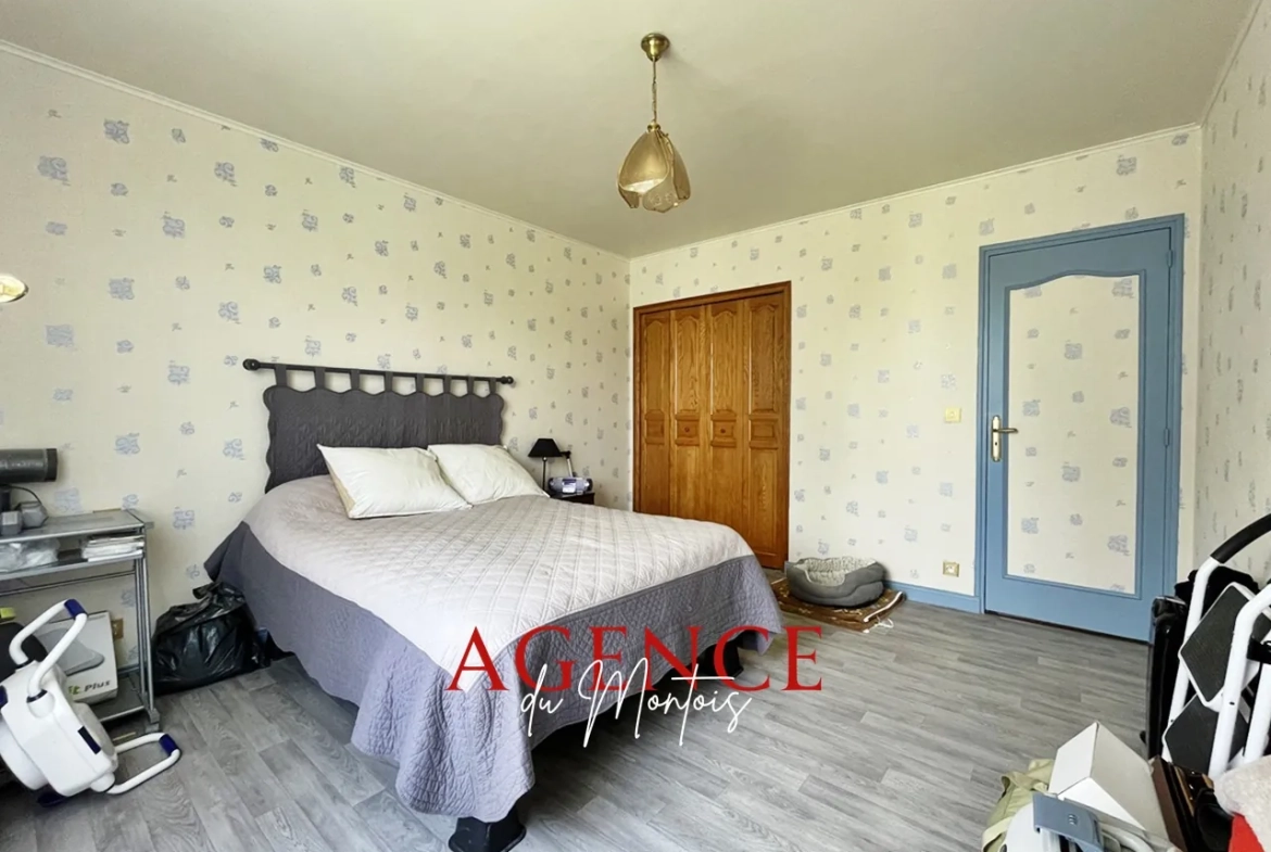 Maison à Bray-sur-Seine avec jardin clos, 2 chambres, à rénover, proche commodités 