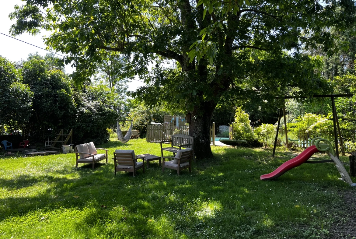 Belle maison familiale avec piscine à Puybarban proche La Réole 