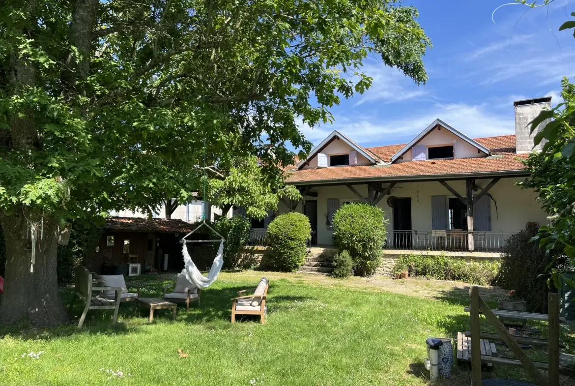 Belle maison familiale avec piscine à Puybarban proche La Réole 